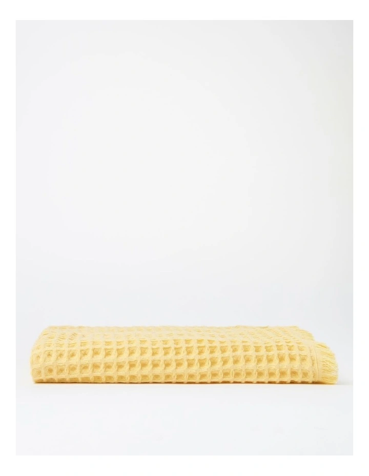 Waffle Bath Towel In Yellow 6 Waffle Bath Towel In Yellow - Image 4